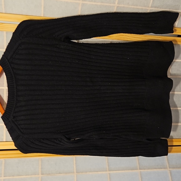 Banana Republic Black Sweater - Picture 3 of 5